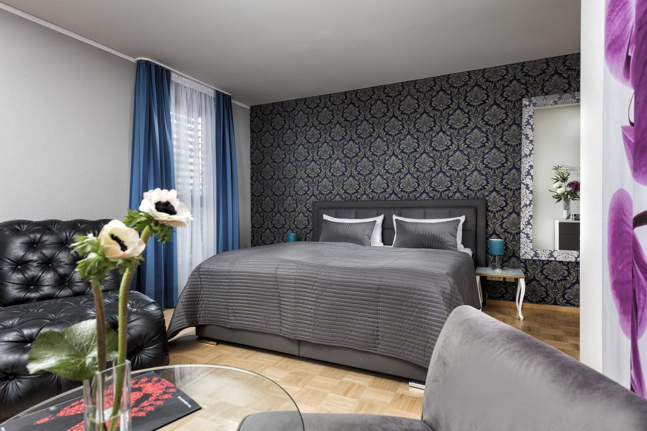 Hotel Ambassador-Berlin Gruenau エクステリア 写真