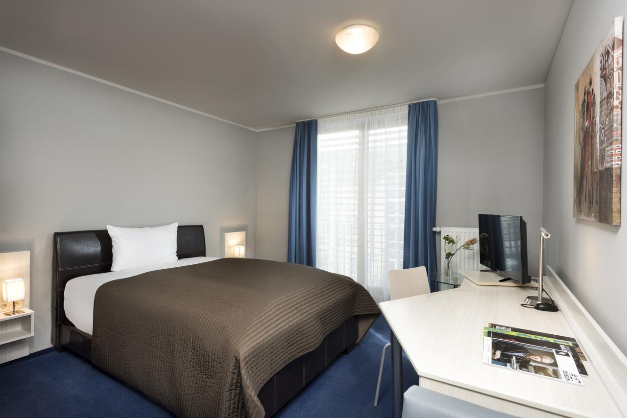 Hotel Ambassador-Berlin Gruenau エクステリア 写真
